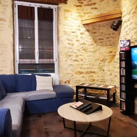 Cosyterroir Dijon: Gastronomic Getaway Near Arquebuse-gare Apartment Dijon